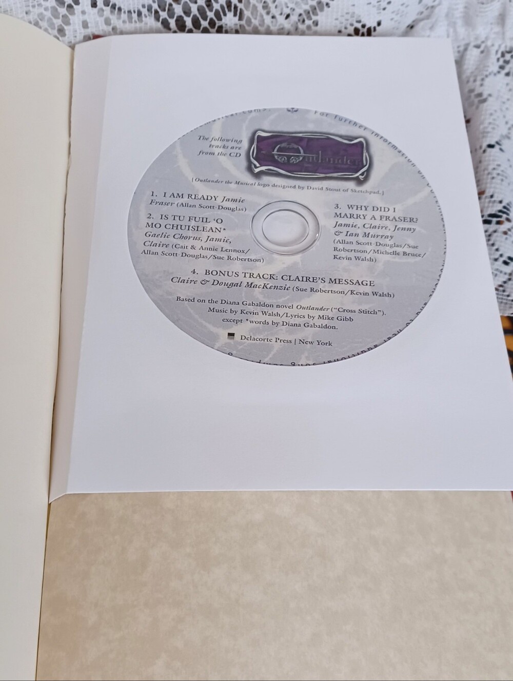 20TH ANNIVERSARY EDITION OUTLANDER A NOVEL BY DIANA GABALDON W/CD & BOOKMARK - Picture 14 of 14
